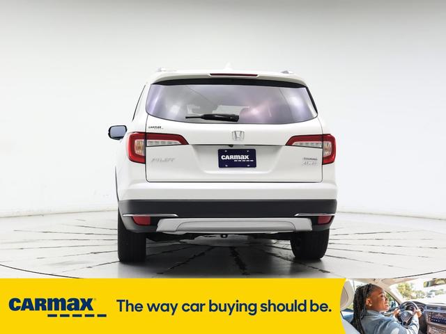 Photo of 2019 White Honda Pilot