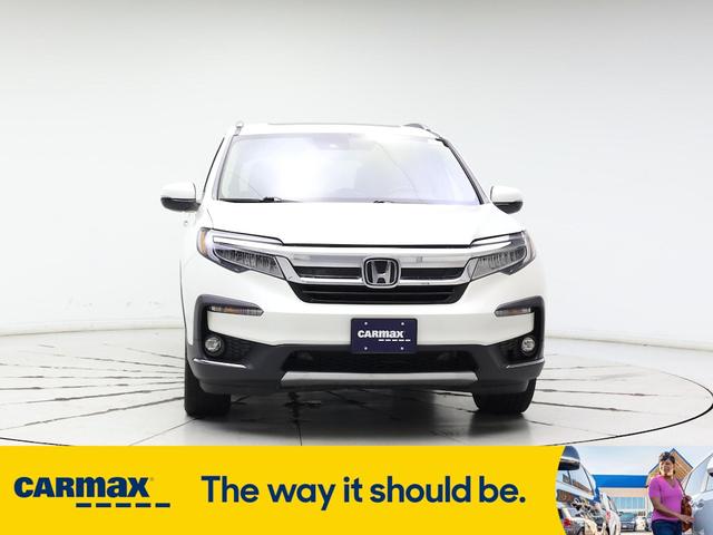 Photo of 2019 White Honda Pilot