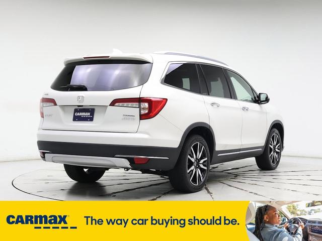 Photo of 2019 White Honda Pilot