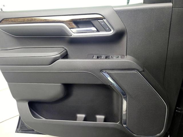 Photo of 2023 Black GMC Sierra 1500
