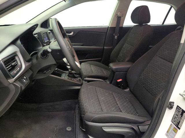 Photo of 2018 White Kia Rio