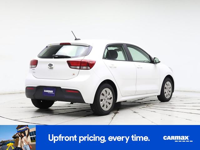 Photo of 2018 White Kia Rio