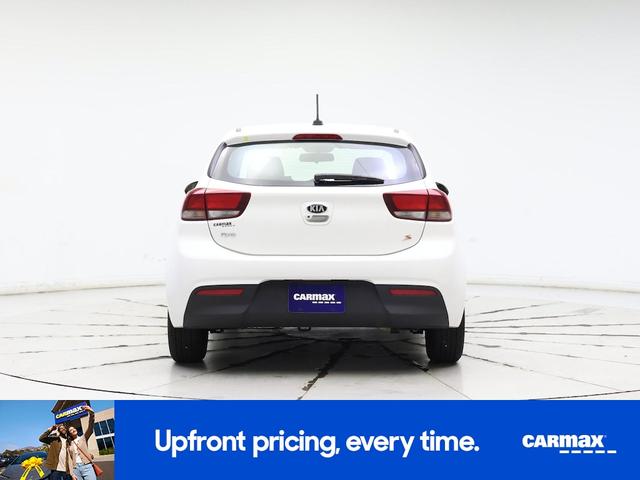 Photo of 2018 White Kia Rio