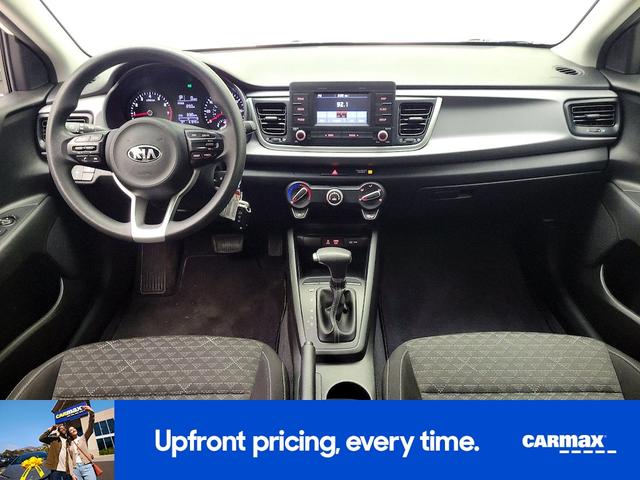 Photo of 2018 White Kia Rio