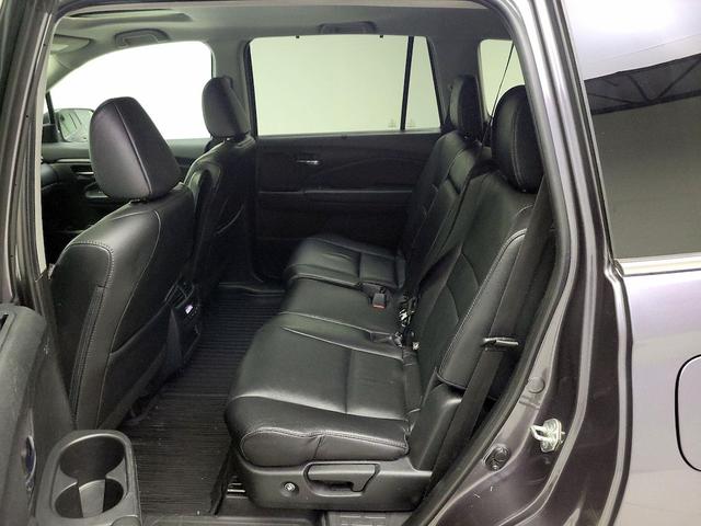Photo of 2020 Gray Honda Pilot