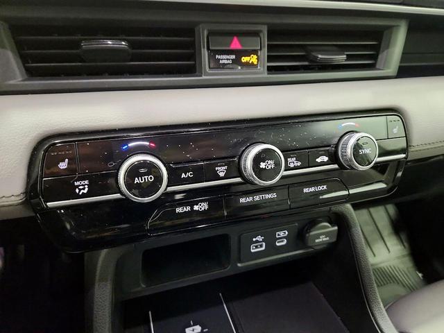Photo of 2023 Gray Honda Pilot
