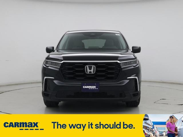 Photo of 2023 Black Honda Pilot