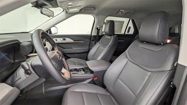Photo of 2025 Carbonized Gray Metallic Ford Explorer