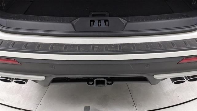 Photo of 2025 White Ford Explorer
