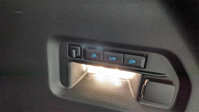 Photo of 2025 White Ford Explorer