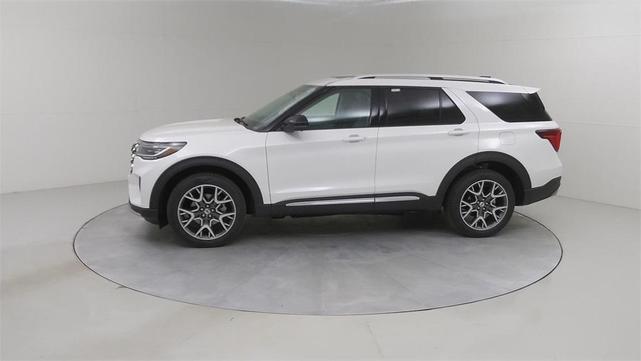 Photo of 2025 White Ford Explorer