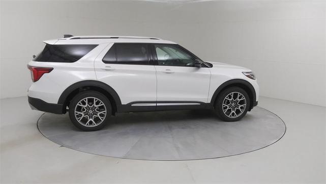Photo of 2025 White Ford Explorer