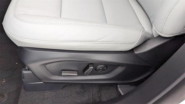 Photo of 2025 White Ford Explorer