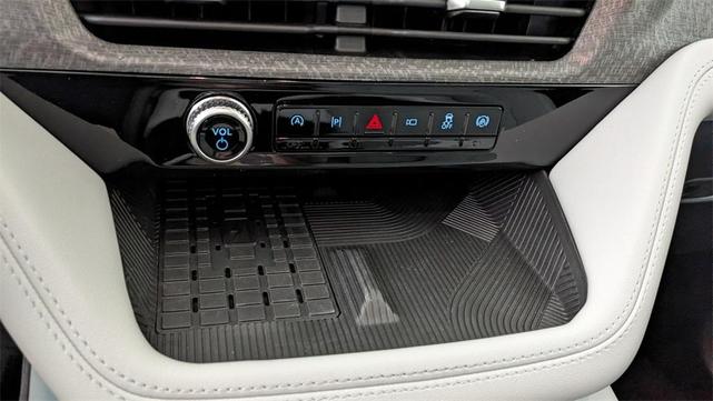 Photo of 2025 White Ford Explorer