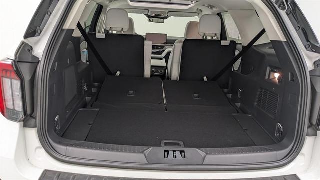 Photo of 2025 White Ford Explorer