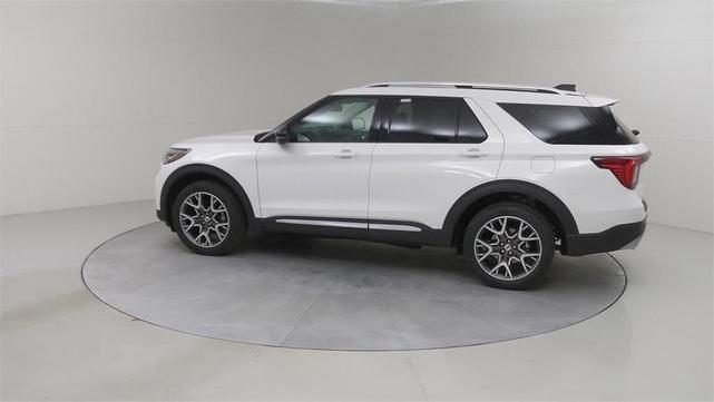 Photo of 2025 White Ford Explorer