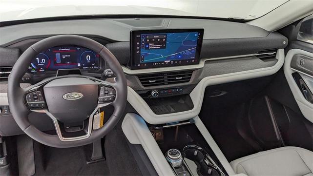 Photo of 2025 White Ford Explorer