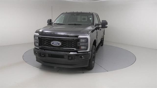 Photo of 2025 Agate Black Metallic Ford F-250
