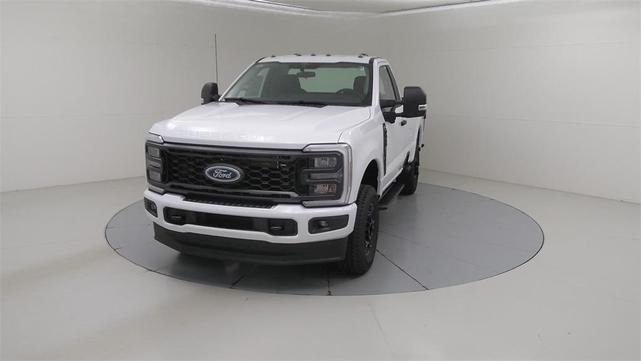 Photo of 2025 Oxford White Ford F-350