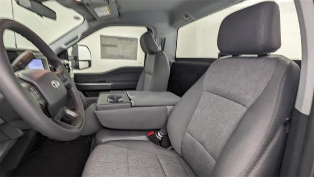 Photo of 2025 Oxford White Ford F-350