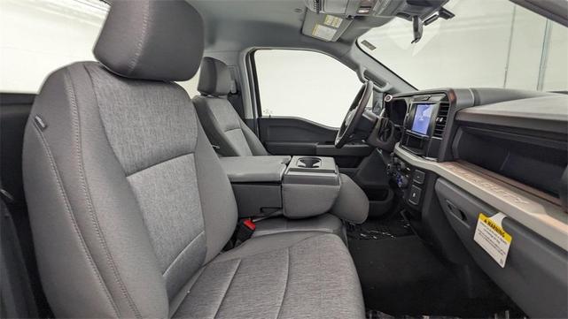 Photo of 2025 Oxford White Ford F-350