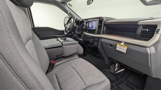 Photo of 2025 Oxford White Ford F-350
