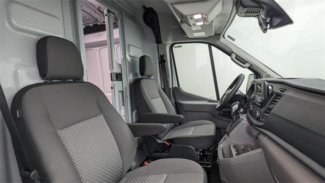 Photo of 2025 Oxford White Ford Transit-250