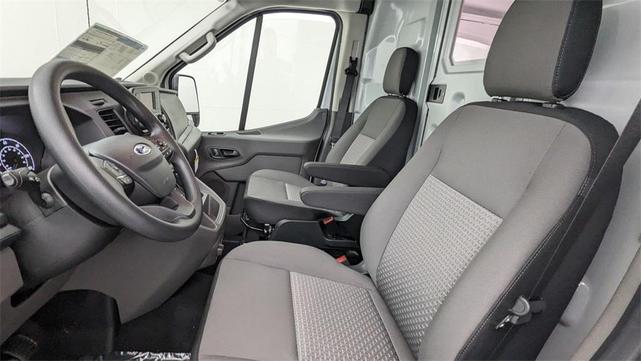 Photo of 2025 Oxford White Ford Transit-250