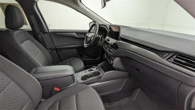 Photo of 2023 Oxford White Ford Escape