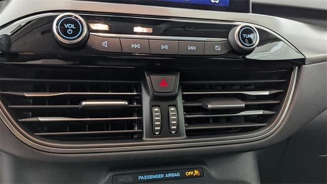 Photo of 2023 Oxford White Ford Escape