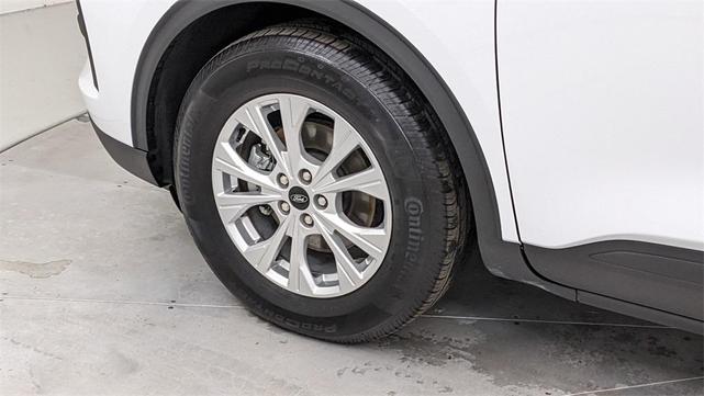 Photo of 2023 Oxford White Ford Escape