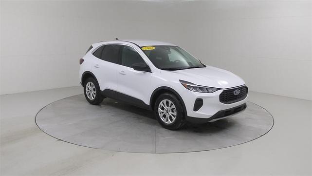 Photo of 2023 Oxford White Ford Escape