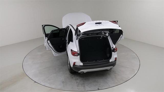 Photo of 2023 Oxford White Ford Escape