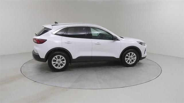 Photo of 2023 Oxford White Ford Escape