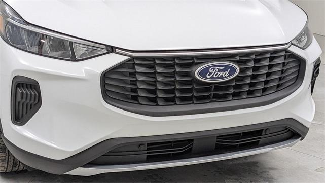 Photo of 2023 Oxford White Ford Escape