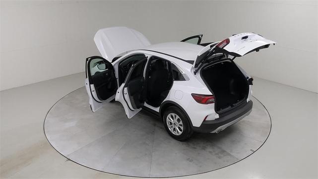 Photo of 2023 Oxford White Ford Escape