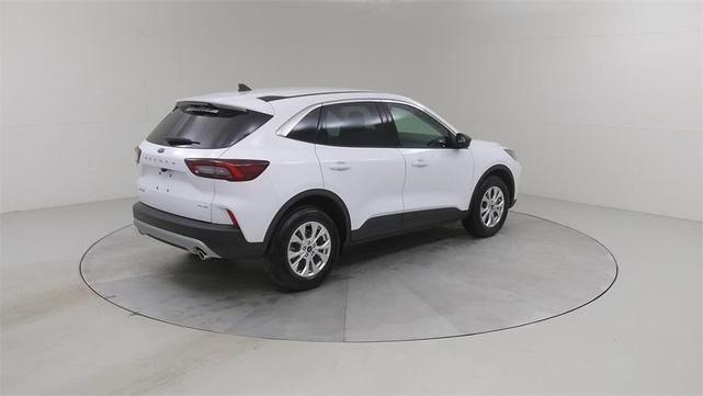 Photo of 2023 Oxford White Ford Escape