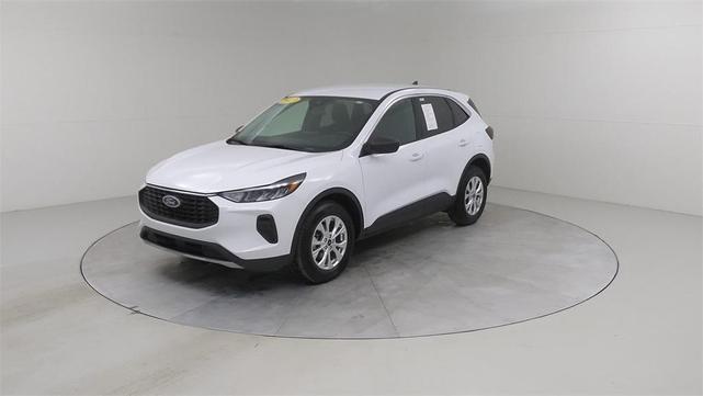 Photo of 2023 Oxford White Ford Escape