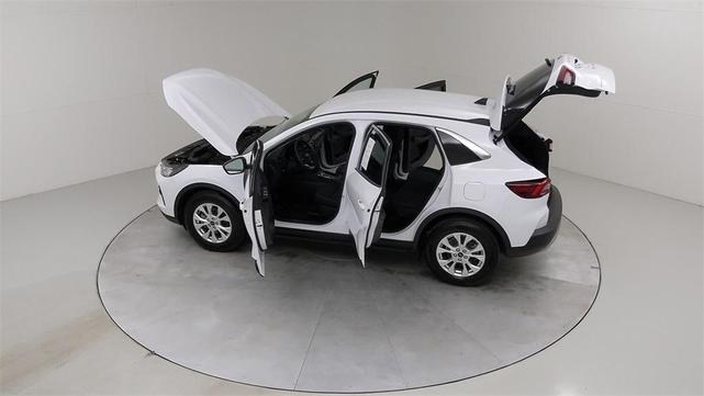 Photo of 2023 Oxford White Ford Escape