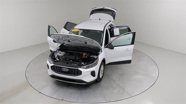 Photo of 2023 Oxford White Ford Escape