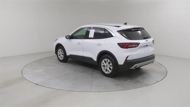 Photo of 2023 Oxford White Ford Escape