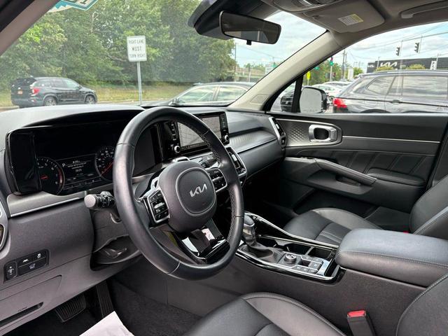 Photo of 2022 Sparkling Silver Kia Sorento