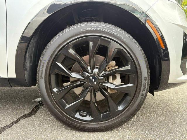 Photo of 2022 Sparkling Silver Kia Sorento