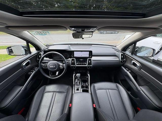 Photo of 2022 Sparkling Silver Kia Sorento