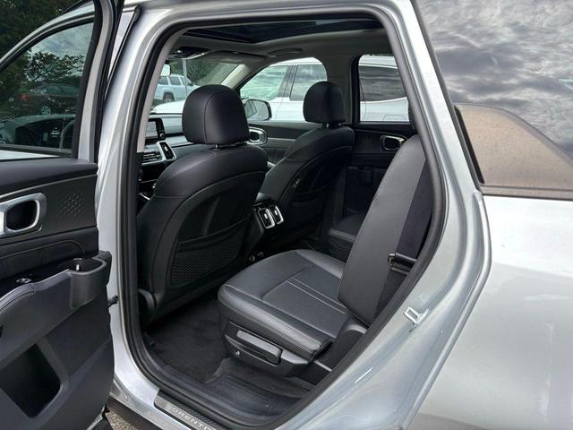 Photo of 2022 Sparkling Silver Kia Sorento