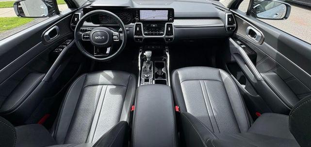 Photo of 2022 Sparkling Silver Kia Sorento
