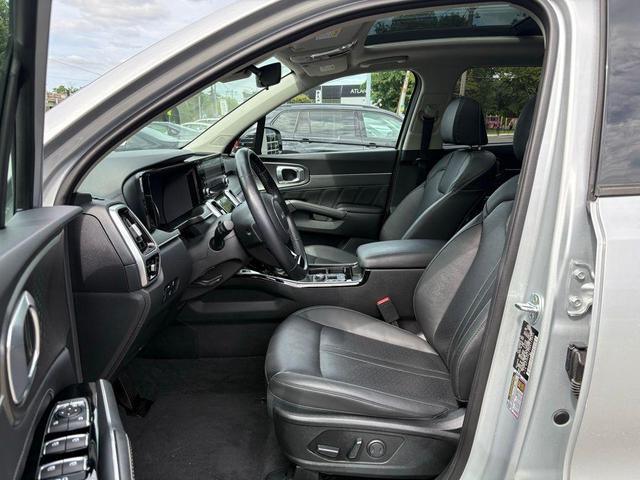 Photo of 2022 Sparkling Silver Kia Sorento