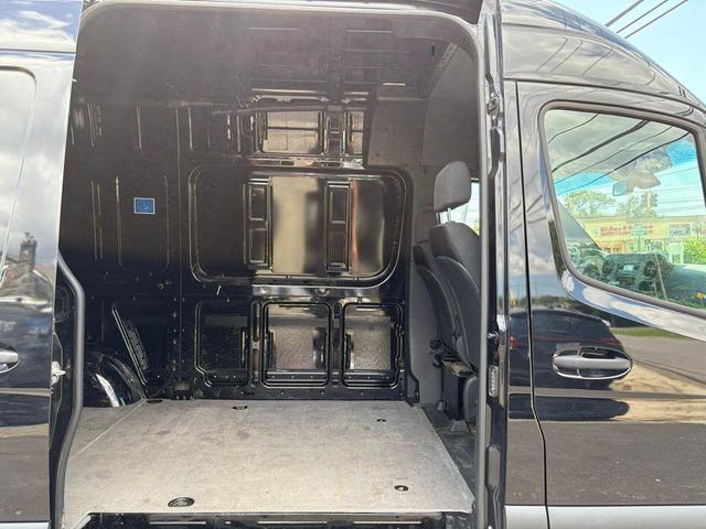 Photo of 2021 White Mercedes-Benz Sprinter 2500