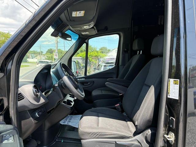Photo of 2021 White Mercedes-Benz Sprinter 2500