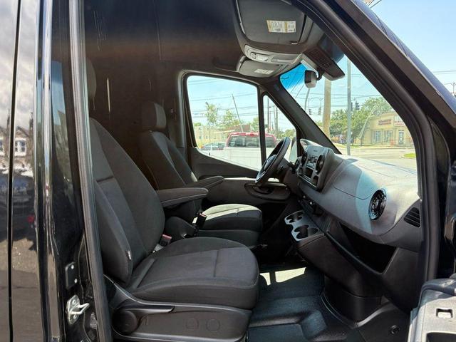 Photo of 2021 White Mercedes-Benz Sprinter 2500